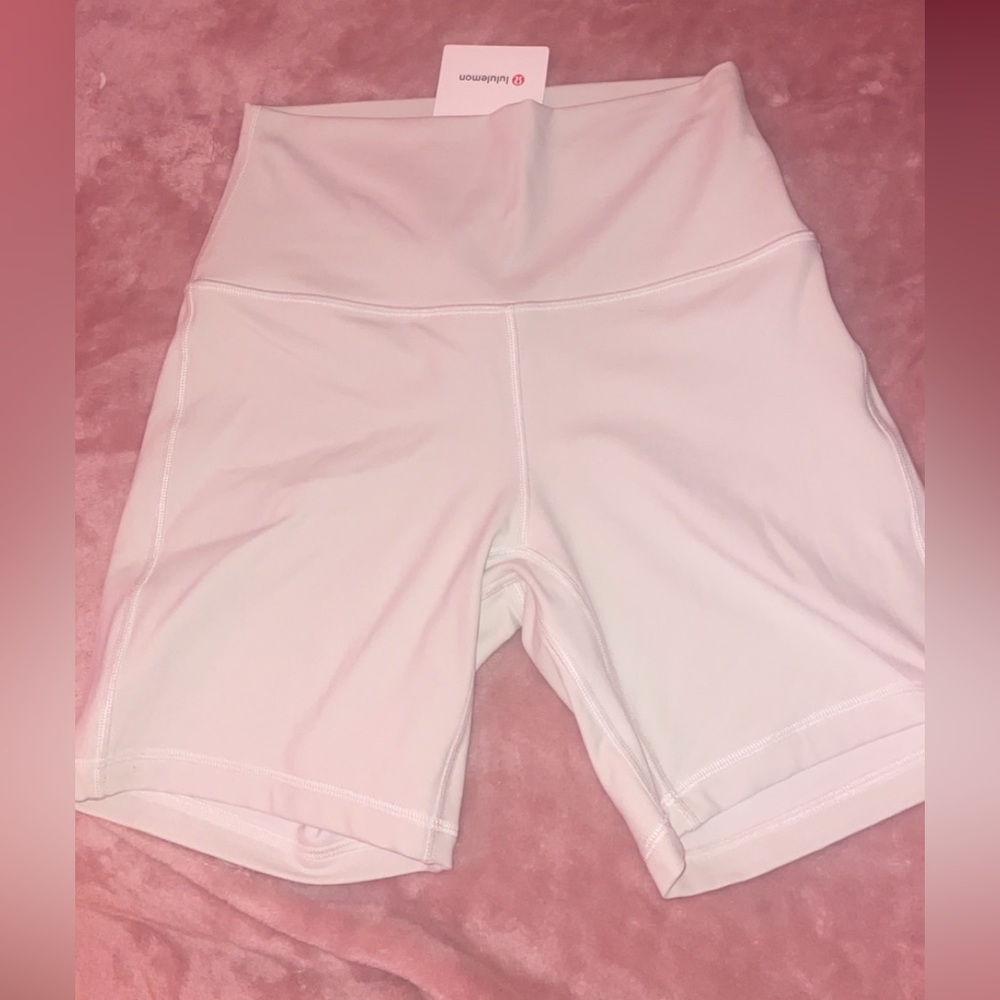 Lululemon Align shorts size 6 - color: bone
